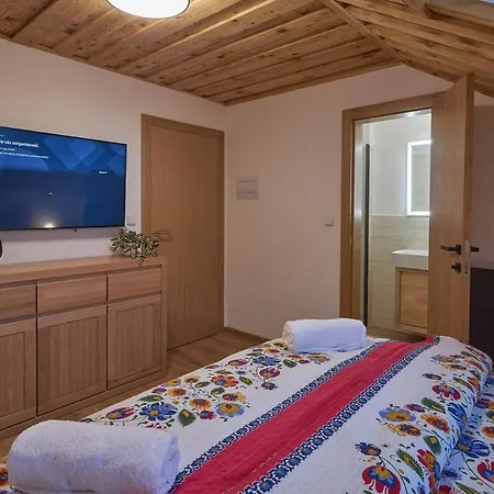Koliba pod Vlkolíncom-2